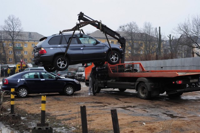 В Калининграде стоянку для эвакуированных машин перенесли на Портовую