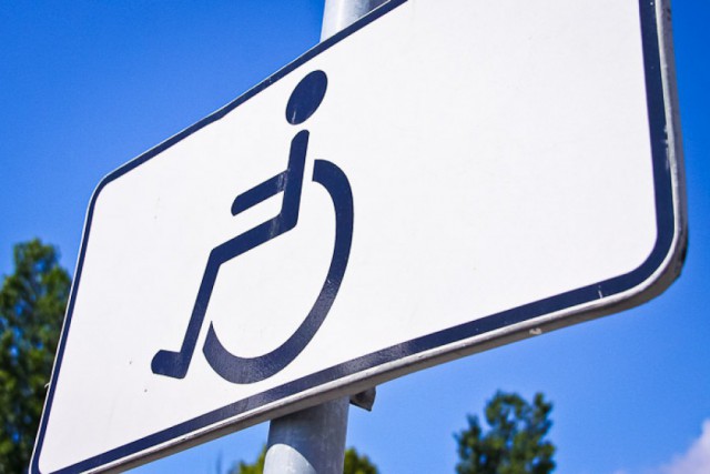 В Польше повысили штраф за незаконную парковку на местах для инвалидов