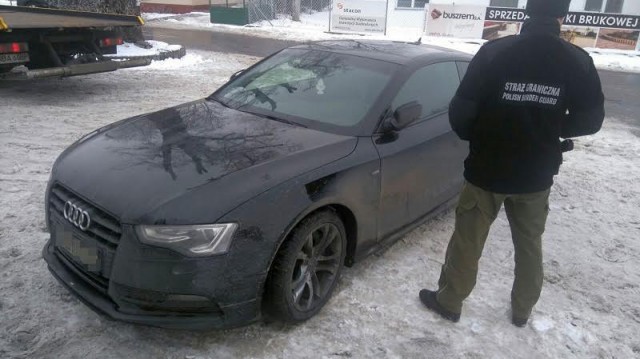 Польские пограничники задержали двоих россиян на краденом автомобиле