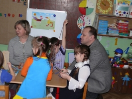 Воспитанники детского сада — губернатору: Дядя Коля, дай денег! (фото)