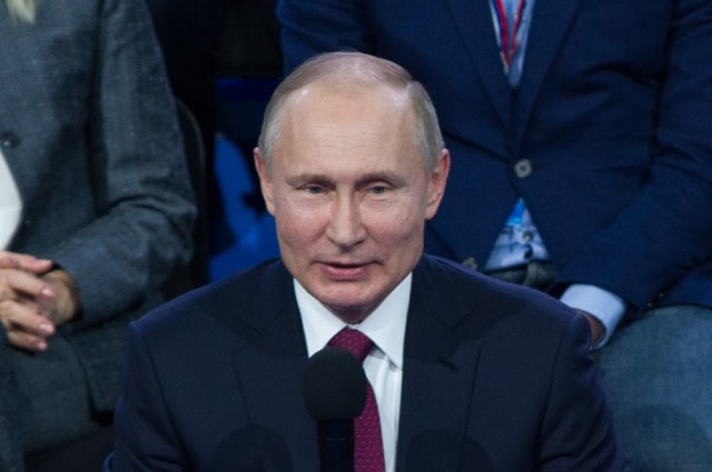 Путин поддержал закрепление в Конституции запрета на отчуждение территорий России