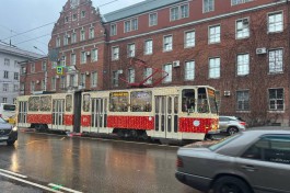 В Калининграде запустили новогодний трамвай