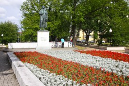 В Калининграде начали ремонт в сквере у памятника Шиллеру