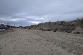 «Вода почти в посёлке»: штормы размыли берегозащитные сооружения на Балтийской косе