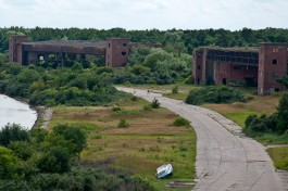 «Недалеко до коррупции»: власти объяснили, почему не стали включать аэродром на Балткосе в список памятников