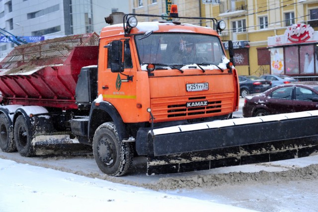 Ночью с улиц Калининграда вывезли около 300 тонн снега