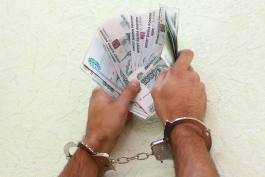 Владелец бара в Янтарном пытался дать взятку прокурору