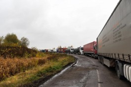 Перед погранпереходом Чернышевское — Кибартай скопилось более 120 грузовиков
