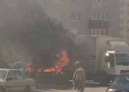 На парковке у «Седьмого континента» на ул. Согласия сгорели три автомобиля