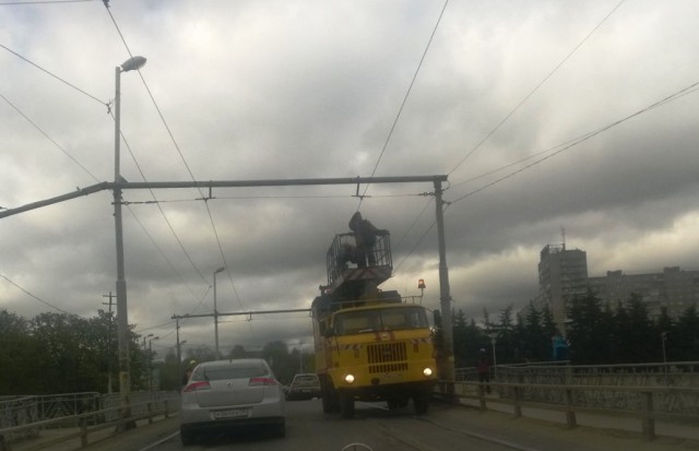 Из-за обрыва линий в Калининграде парализовано движение трамваев