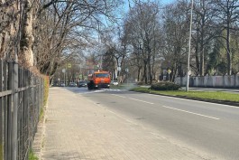 Улицы Калининграда начали отмывать шампунем от «зимней грязи»