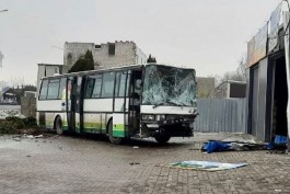 В Гурьевске рейсовый автобус вылетел с дороги и врезался в магазин