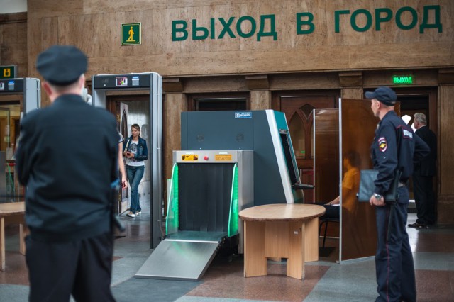 Сотрудников охраны в электричках и на вокзалах вооружат электрошокерами