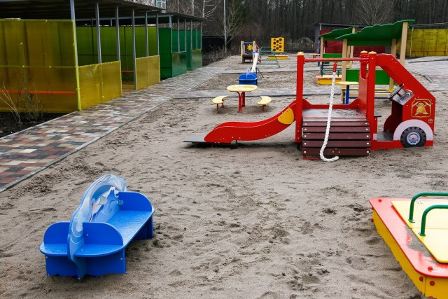 Прокуратура нашла 15 нарушений на игровых площадках в детских садах Калининграда