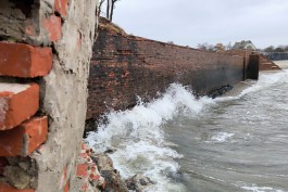 «Может уйти в воду»: на Балткосе начали разрушаться последние капонир и потерна Западного форта (фото)