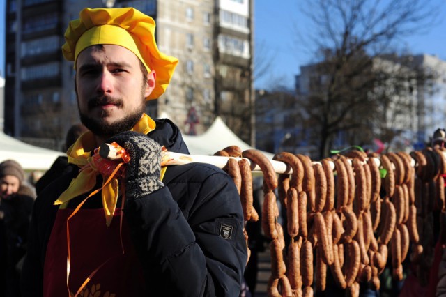 «Ворота, средневековый рецепт и платный вход»: Праздник длинной колбасы в Калининграде поменяет формат 