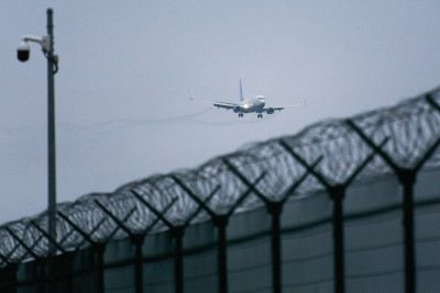 Самолёт Москва — Калининград ушёл на запасной аэродром в Пулково из-за грозы