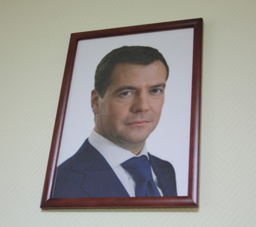 Путин: Возвращать ли России переход на зимнее время, решит Медведев