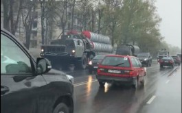 По ул. Невского в Калининграде прошла колонна тягачей с ракетными комплексами (видео)