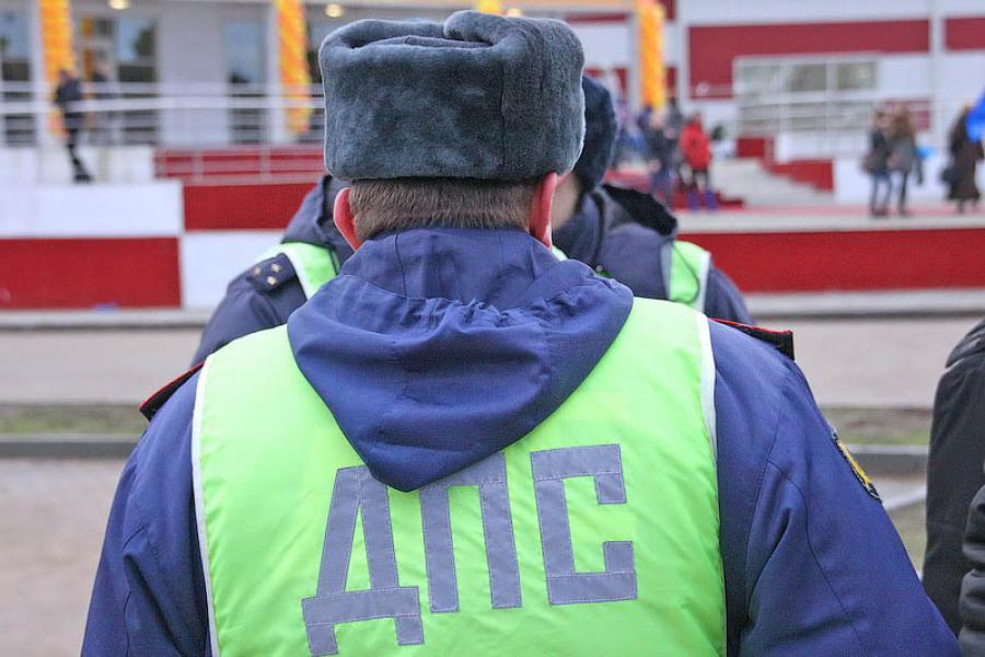 Водитель «Ниссана» сбил инспектора ГИБДД под Зеленоградском и скрылся