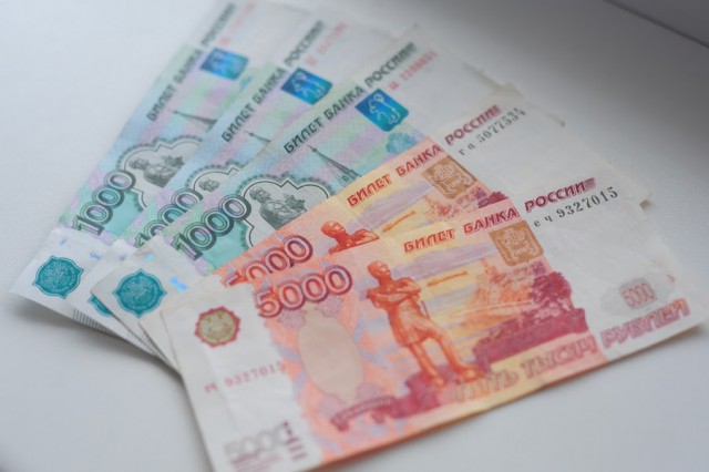 Количество фальшивых банкнот в Калининградской области за год снизилось на 38%