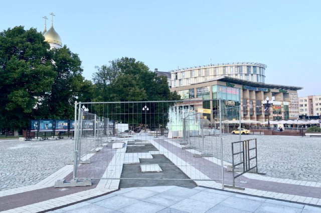 В Калининграде начали ремонтировать площадь Победы