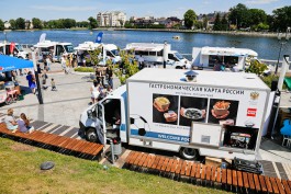 «Путешествие еды»: в Калининграде стартовал «футбольный» фестиваль стритфуда (фото)