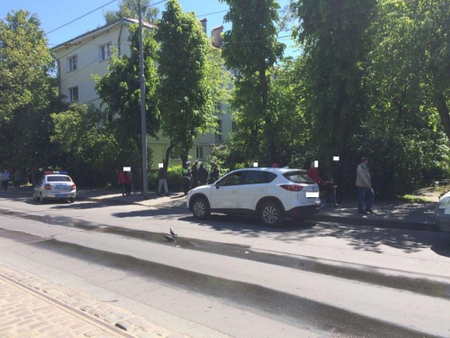 Во дворе на улице Багратиона в Калининграде автомобиль задавил 92-летнюю женщину