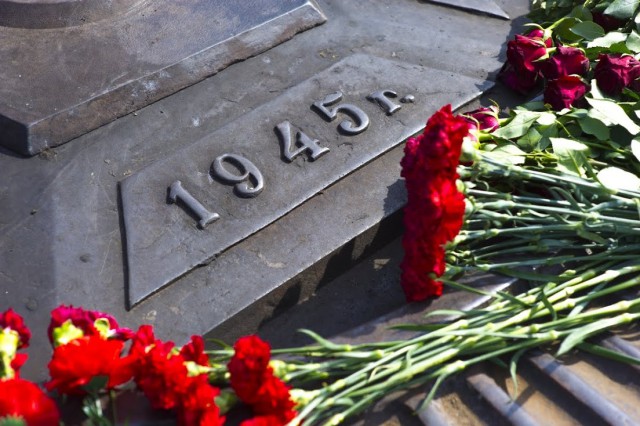 В Калининграде начали обновлять мемориалы ко Дню Победы