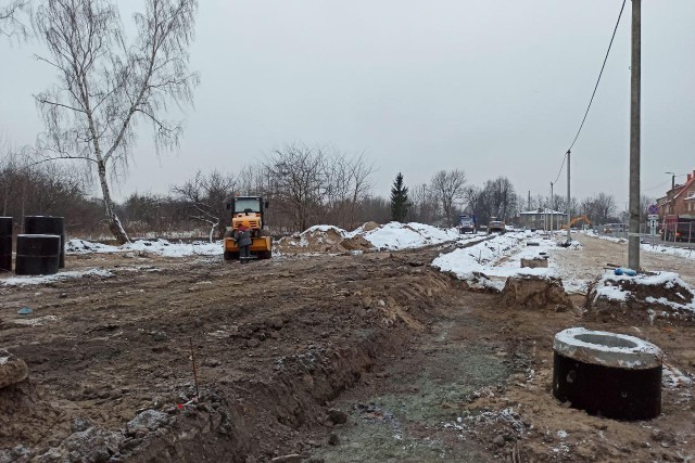 «Нужно завозить»: в Калининградской области не хватает рабочих для ремонта дорог