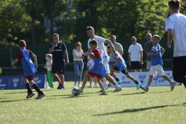 Легенды сборной России сыграли в футбол с калининградскими школьниками
