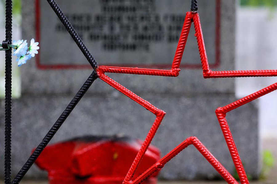 Правые экстремисты осквернили памятник советским солдатам в Берлине