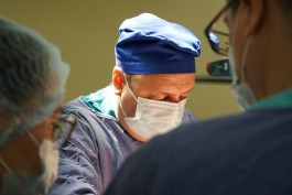 Калининградские врачи удалили объёмное образование в пятке 67-летней женщины