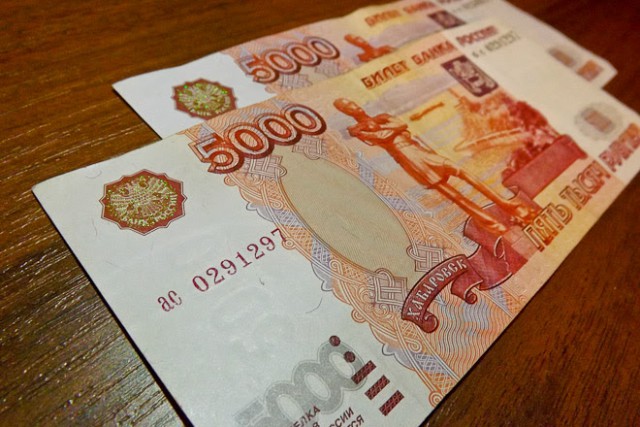 Калининградцы начали получать выплаты на детей в размере десяти тысяч рублей