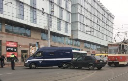 Из-за ДТП на улице Черняховского в Калининграде заблокировано движение трамваев