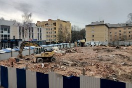 На улице Стекольной в Калининграде снесли немецкое здание на участке под застройку (фото)