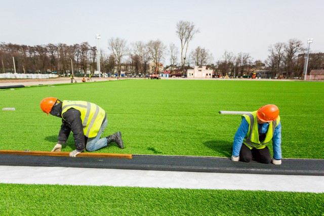 В Балтийске к лету планируют открыть реконструированный стадион с новым полем и беговыми дорожками