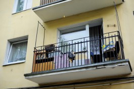«Система-112»: В Балтийске двое мужчин упали с балкона из-за сломанных перил