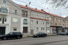 На проспекте Мира в Калининграде завершают ремонт старинного дома с плющом