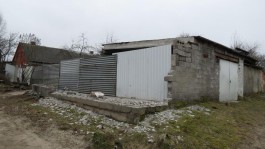 «Без суда»: в Калининграде начали сносить первые незаконные постройки