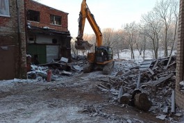 На Нижнем озере в Калининграде сносят аварийные конструкции бывшего завода «Система» (дополнено) (фото)