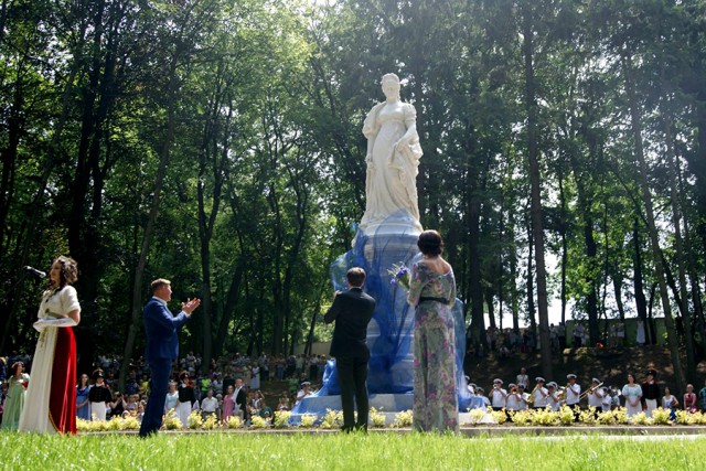 Бывшие жители Тильзита перевели 25 тысяч евро на благоустройство памятника королеве Луизе в Советске