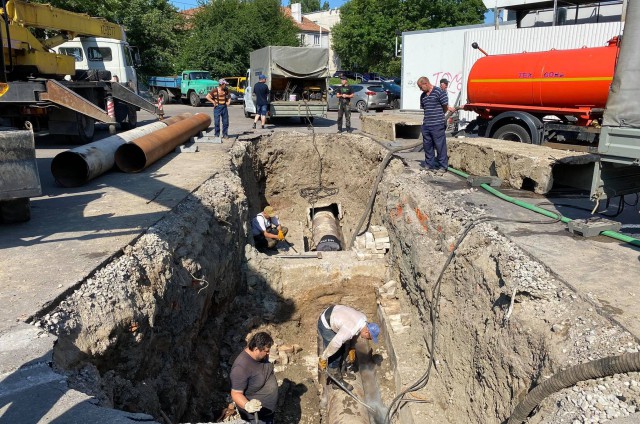 Из-за аварии на трубопроводе жители 27 улиц Калининграда остались без горячей воды
