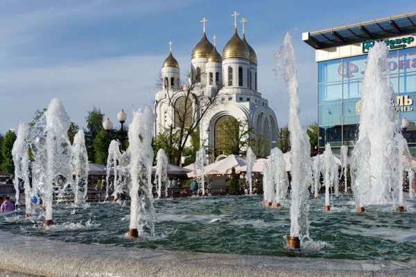 На Первомай в Калининграде запустили фонтаны (фото)
