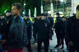 Полицейские разогнали фанатов с площади Победы в Калининграде (фото)