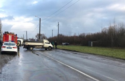 Под Гурьевском водитель «Форда» выехал на встречку и устроил двойное ДТП
