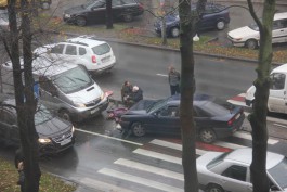 На улице Невского в Калининграде водитель «Рено» сбил двух пенсионерок на зебре (фото)