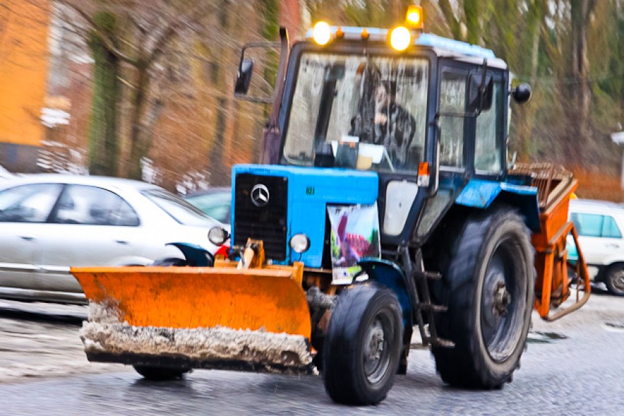 МУП «Чистота»: Шумовые полосы мешают убирать снег с улиц Калининграда
