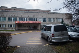 На ремонт дороги и тротуаров вокруг больницы на Летней в Калининграде выделили 13,6 млн рублей