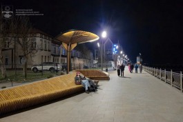 «По астрономическому таймеру»: в Зеленоградске проверяют работу новых фонарей на променаде